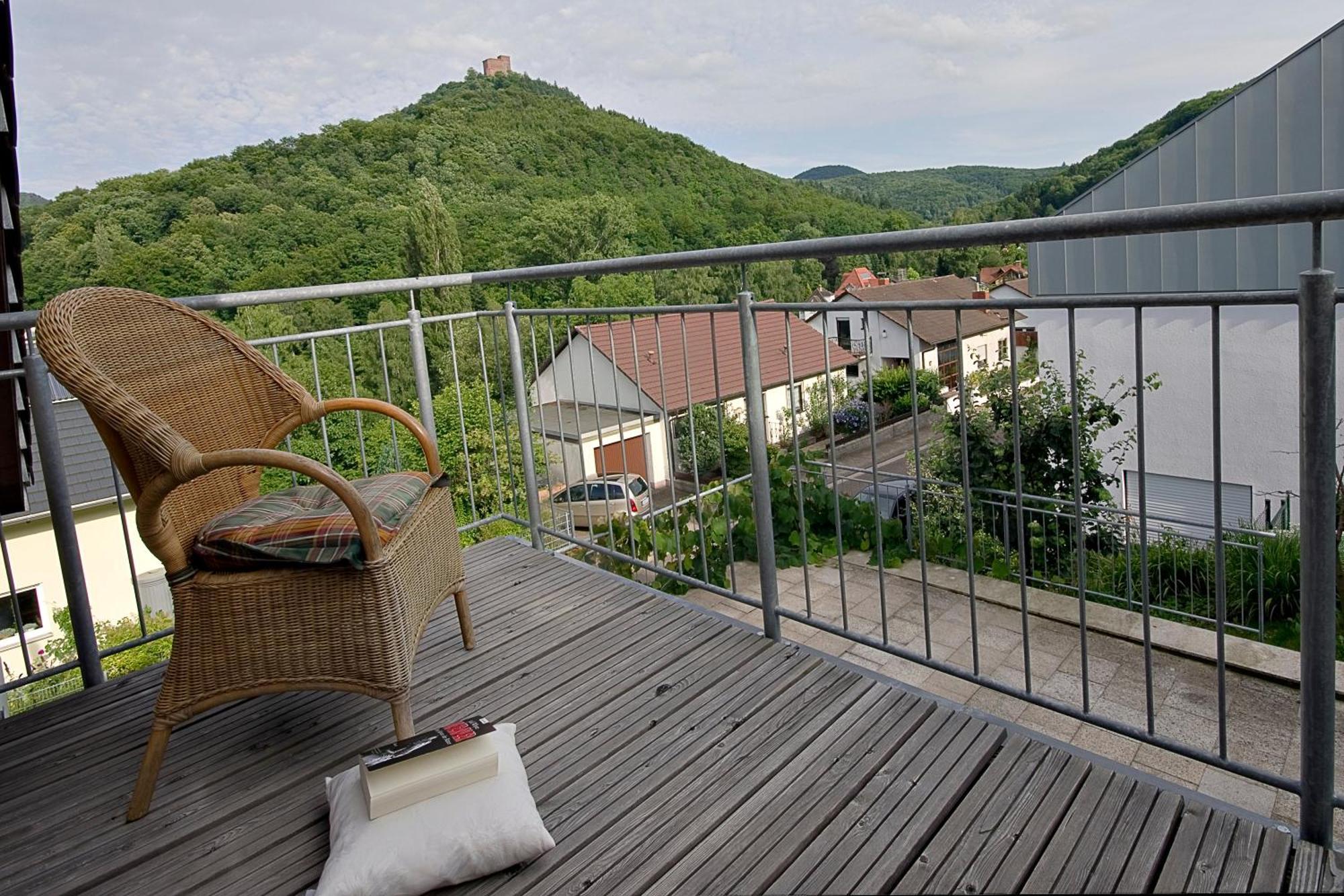 Panorama-Fewo Toepfer Apartamento Annweiler am Trifels Exterior foto